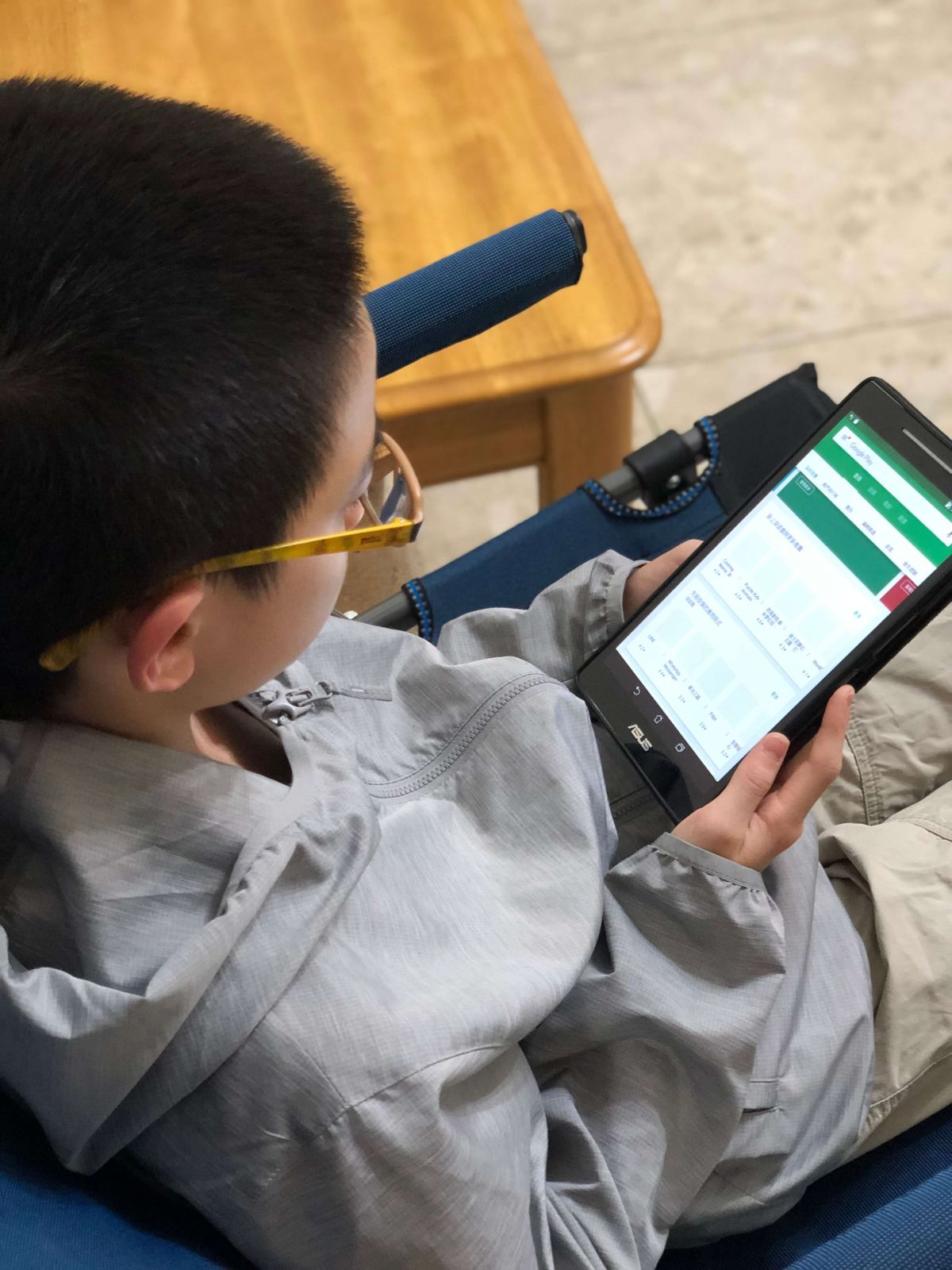 ▲切勿過度使用使用3C電子產品。(圖/記者陳聖璋攝，2018.12.06)