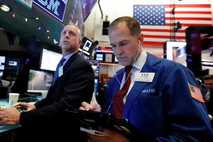美國股市周四（6日）開市表現持續跌勢，其中道瓊工業指數大跌超過700點。（圖／達志影像／美聯社）