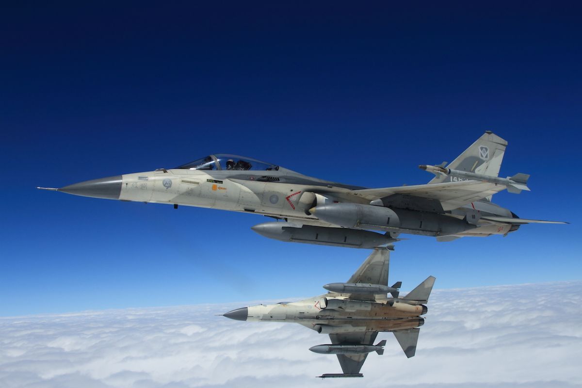 國軍108年形象月曆，3月照片IDF經國號戰機捍衛領空。（圖／國防部提供