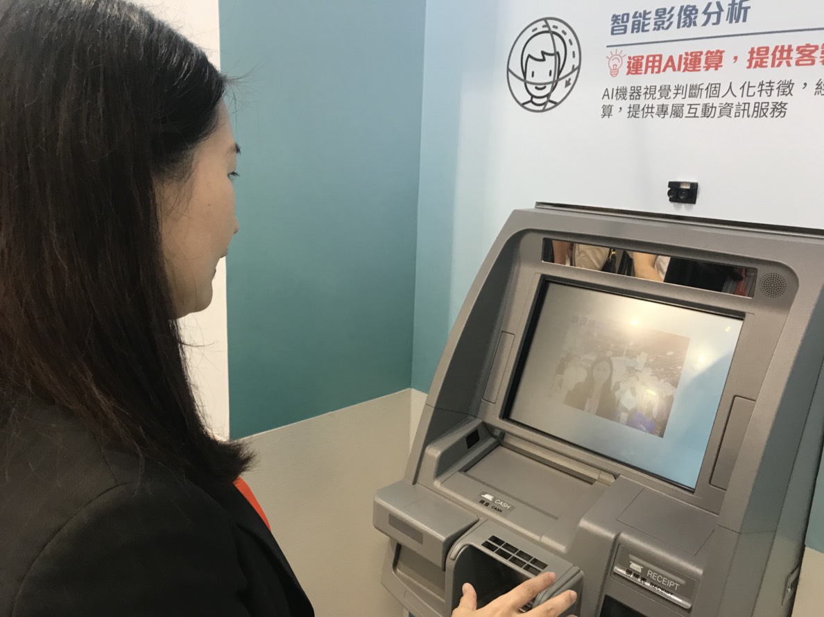 ▲自動櫃員機（ATM）無卡提款再升級，現在不用帶金融卡，只要刷臉也可以提款。（圖／記者顏真真攝，2018.12.7）