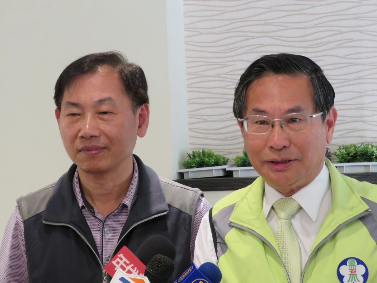 ▲嘉義市長涂醒哲(右)、果菜市場總經理陳金川。（圖/記者 鍾 聲 攝，2018.12.07）