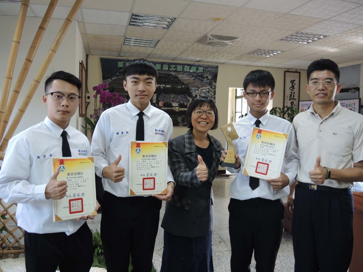 ▲員林農工參加全國工業類技藝競賽與全國商業類技藝競賽，工業類鉗工、建築與車床獲1金手2優勝，堪稱允文允武的技校。（圖／記者陳雅芳攝，2018.12.07)