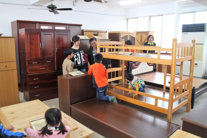 澎湖環保再生家具拍賣破紀錄　離島民眾過年前撿便宜
