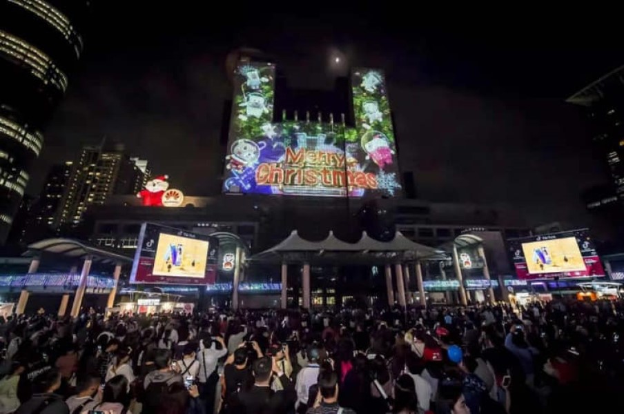 ▲新北耶誕城活動長達47天，讓板橋人回家好難。(圖 / NOWnews媒體庫) 