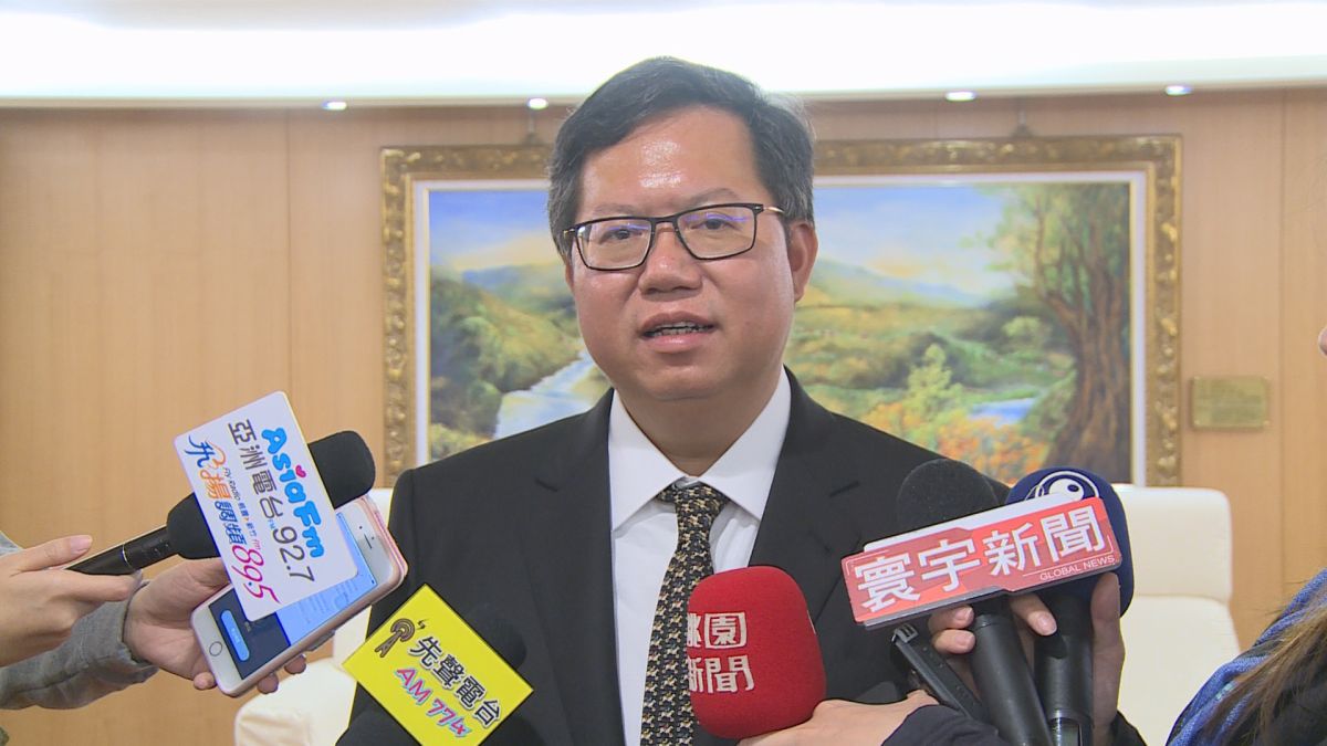 ▲鄭文燦今天接受媒體訪問時針對吳寶春表態自己是中國人事件做出評論表示，連麵包都要「九二麵包」真的是太離譜了。（圖／記者李春台攝, 2018.12.11）