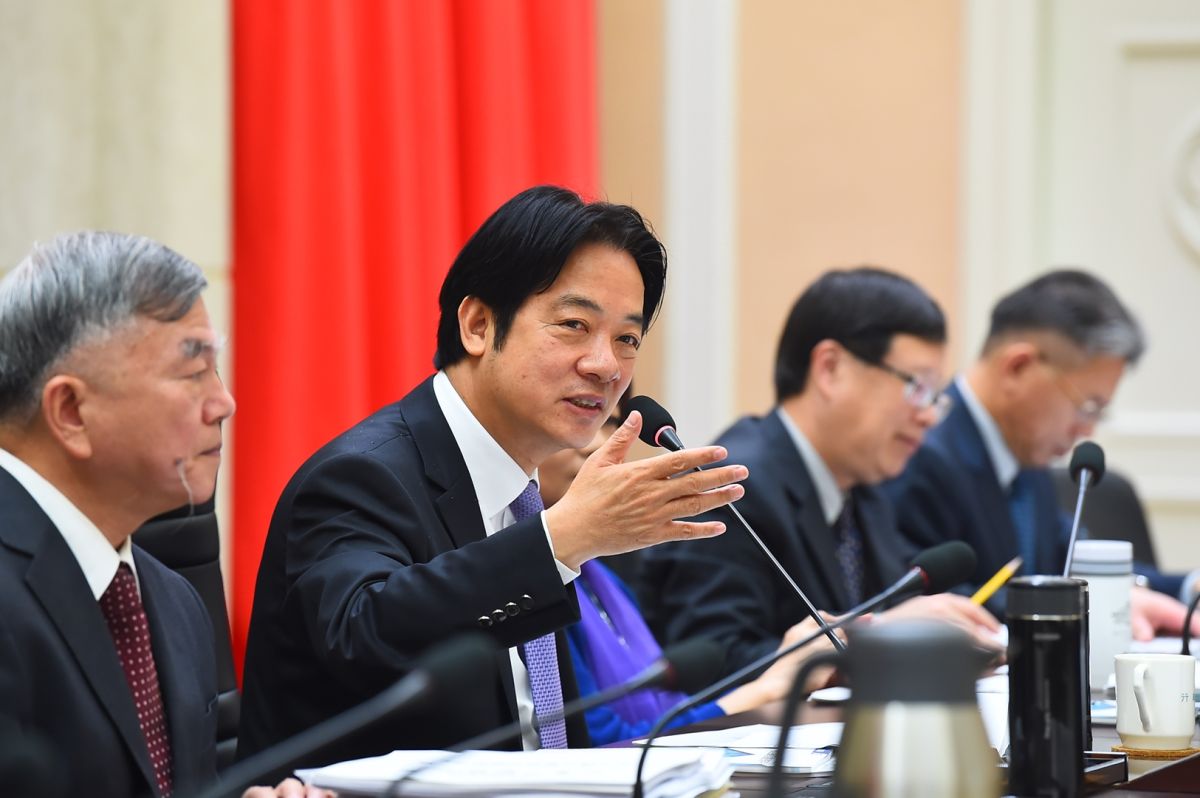 行政院長賴清德11日邀集工商團體召開「最新經濟策略座談」。（圖 / 行政院提供）