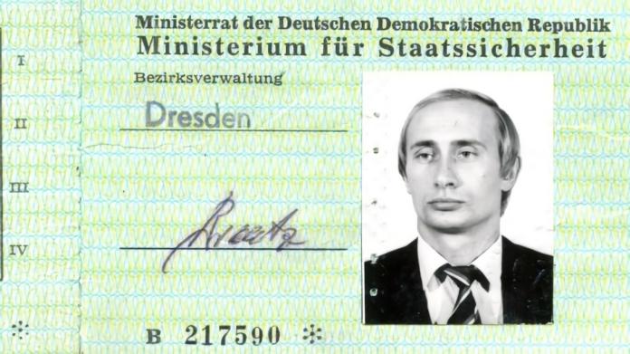 ▲普廷曾擔任蘇聯間諜的身分證，日前在德國史塔西檔案館曝光。（圖／BStU官網）