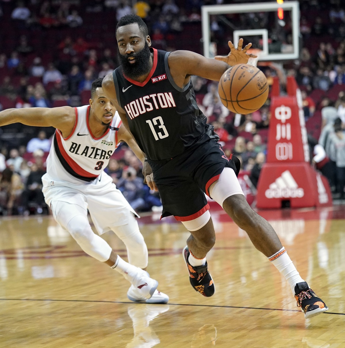 火箭球星James Harden 。切入禁區（圖／美聯社／達志影像）