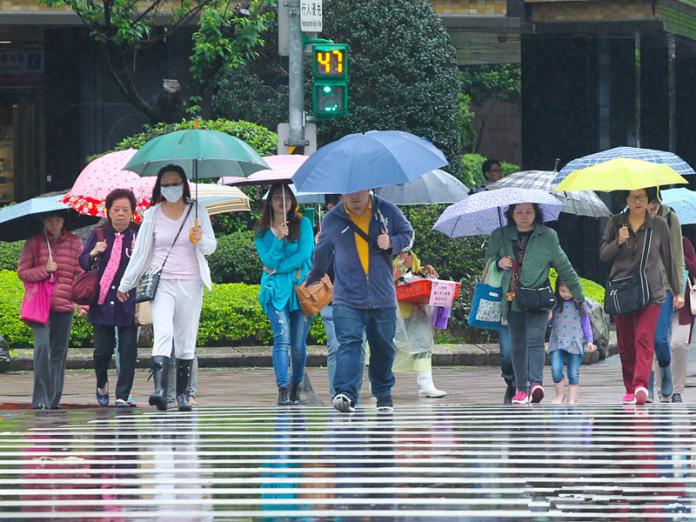 國中會考登場　各地悶熱有午後雷陣雨　考生記得帶雨具

