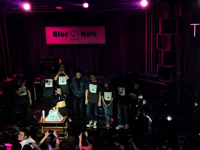 ▲袁婭維12日在北京Blue Note開唱，順便慶祝33歲生日。（圖／記者吳雨婕攝, 2018 12.12）