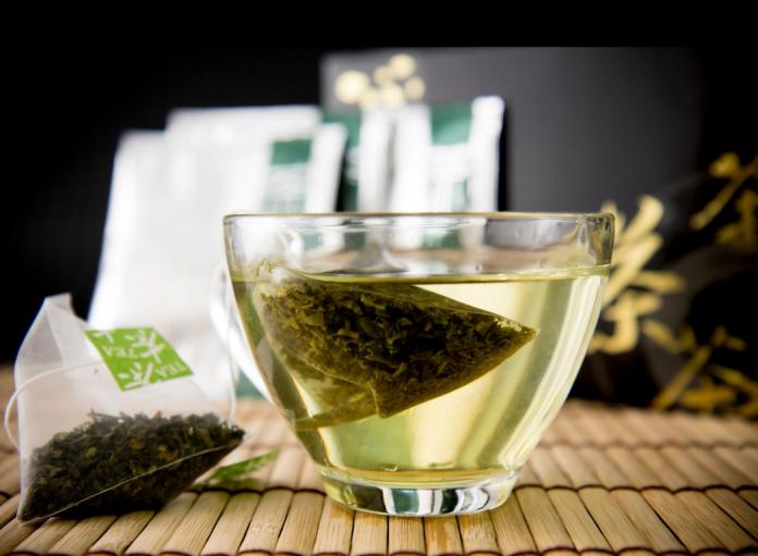 ▲新北好茶冬茶上市，蜜綠色的茶湯是包種茶的金字招牌。（圖／新北市農業局提供）