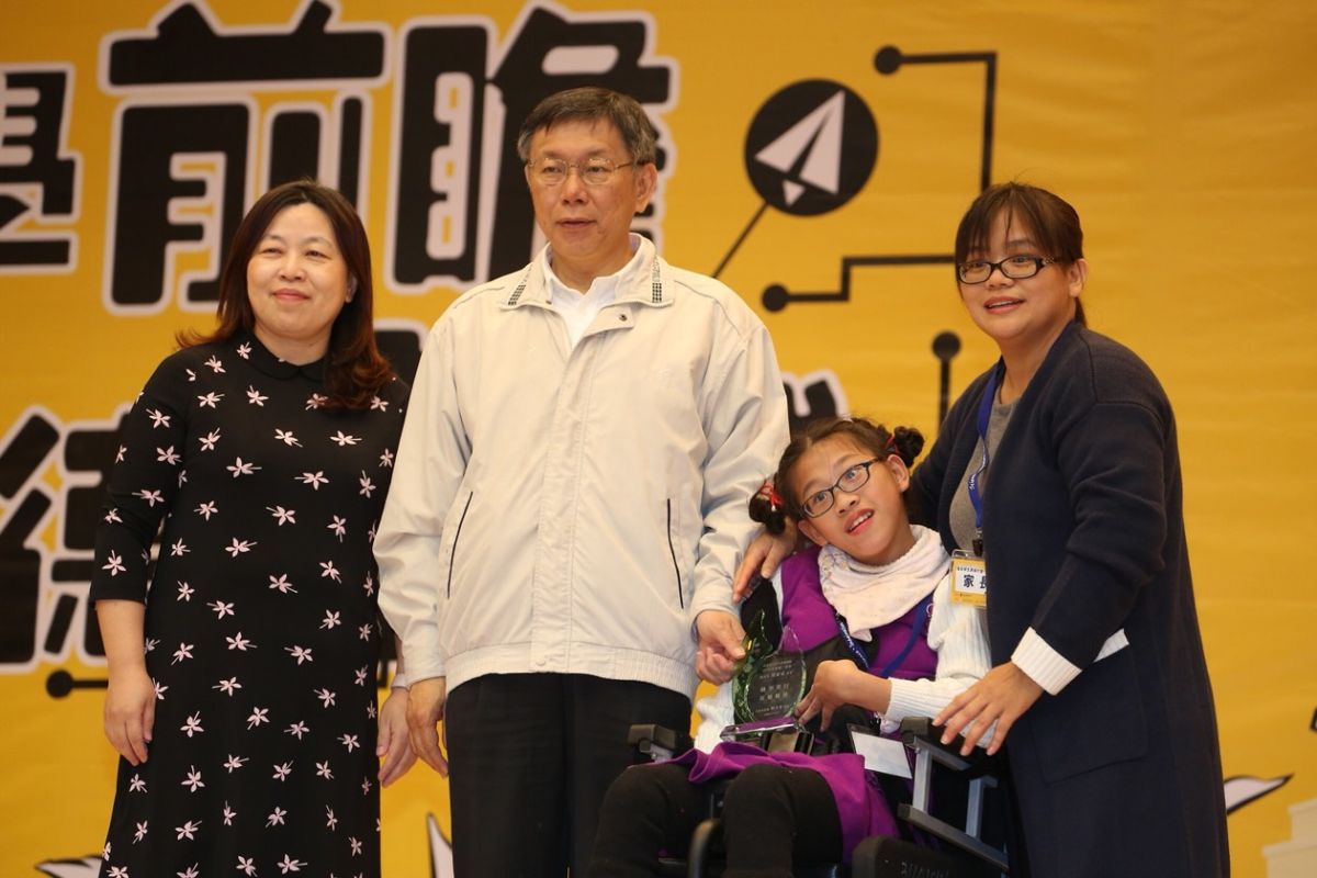 台北市長柯文哲於14日出席台北市107學年第1學期公私立中等學校優良學生表揚大會。（圖/北市府提供,2018.12.14）