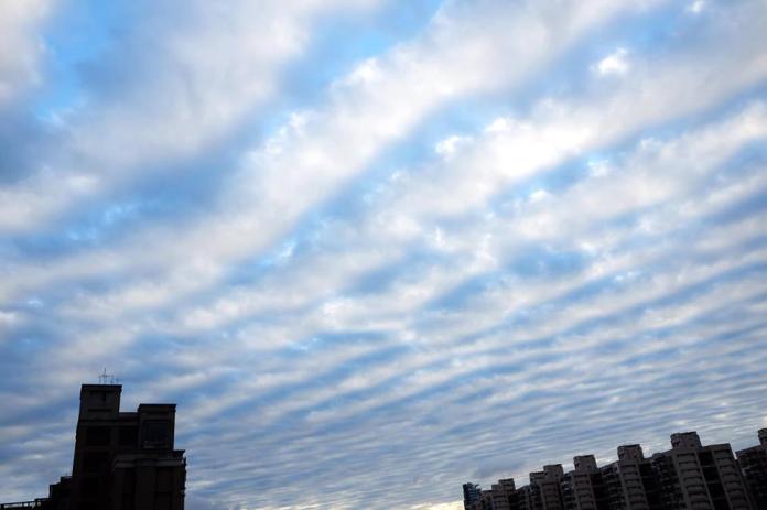 地震雲？5.6地震前日「詭異雲層」　清晨一搖網友嚇傻
