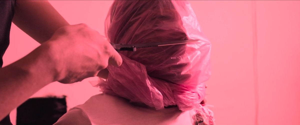 ▲林哲熹被「塑膠袋套頭」差點窒息。（圖／前景娛樂提供）