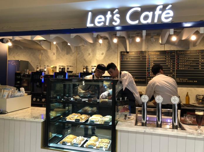 ▲全家便利商店今（17）日宣布Let’s Café首家旗艦店開幕，更首賣與星巴克相同等級的12款輕食。（圖／記者彭夢竺攝，2019.12.17）