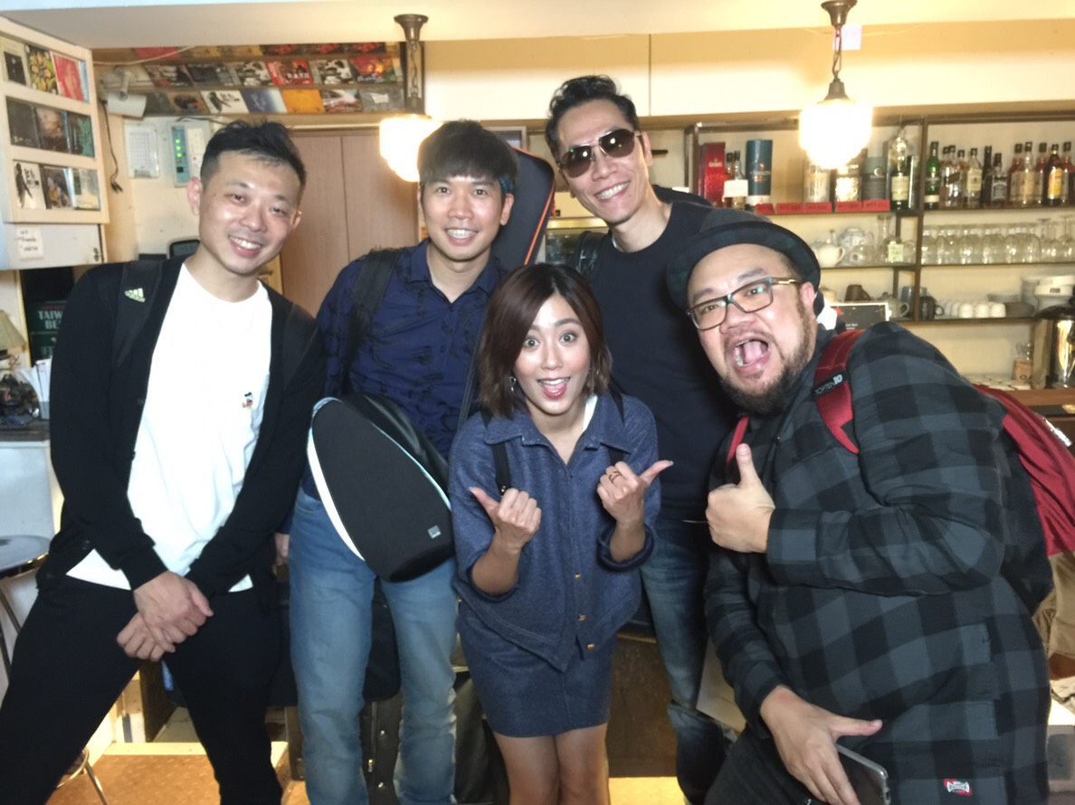 ▲《雙城故事》音樂會，導演葉天倫（右）與小男孩樂團。（圖／青睞影視提供）