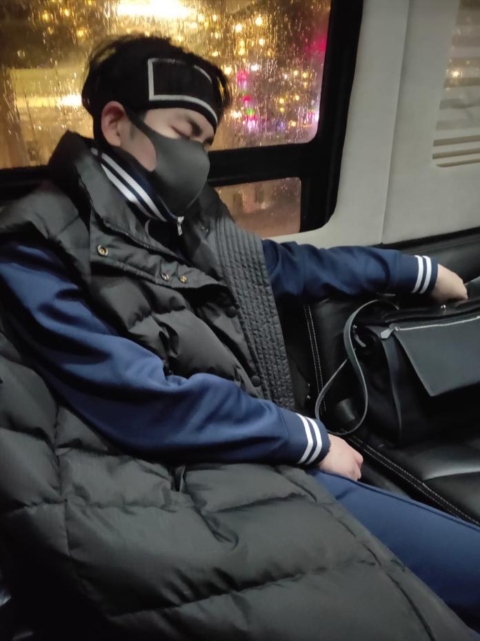 ▲蕭敬騰飽受時差之苦,竟動了想封麥的念頭。(圖/華納音樂提供)