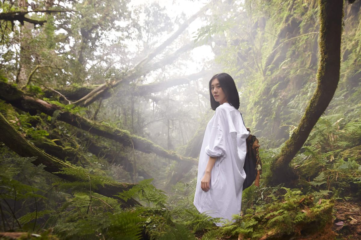 ▲白安22小時未闔眼，摸黑上山拍攝MV。（圖／相信音樂提供）