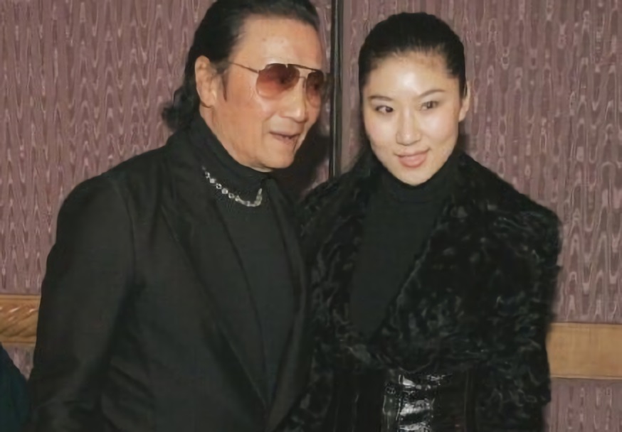 ▲港星謝賢（左）復合小49歲上海女友「CoCo」。（圖／娛樂有飯微博）