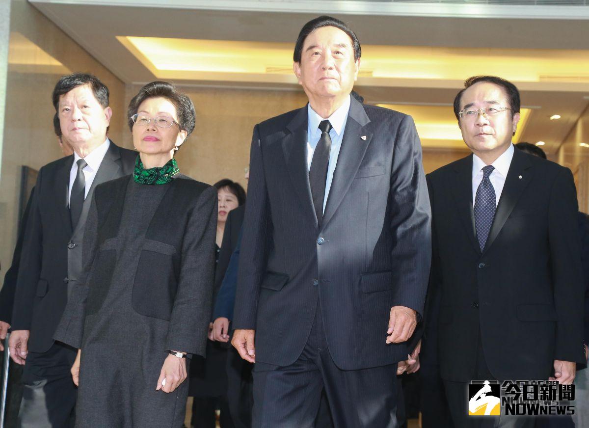 ▲現任海基會董事長張小月陪同前中國海協會會長陳雲林，弔唁前海基會董事長江丙坤。（圖／記者葉政勳攝 , 2018.12.20）