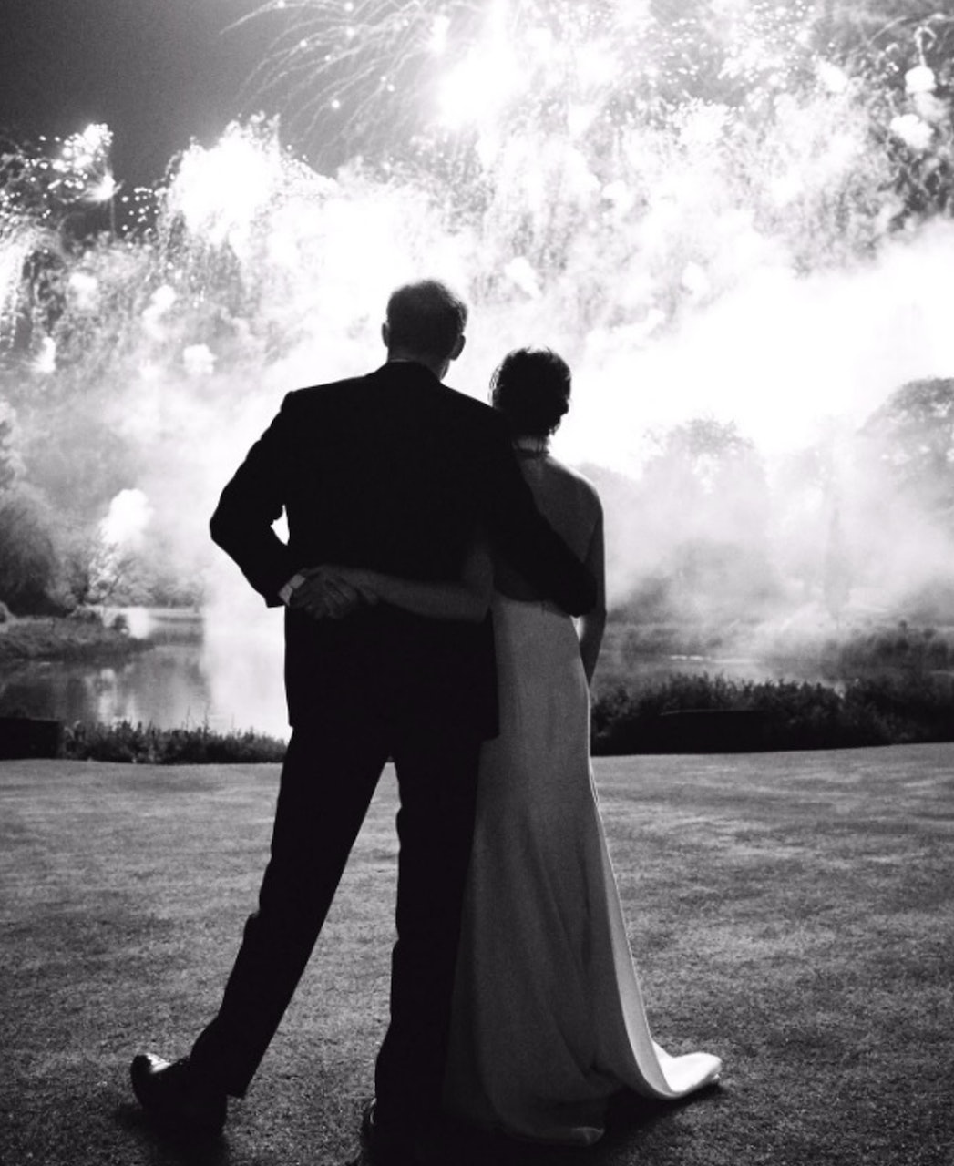 哈利王子與梅根首張耶誕卡（圖／KensingtonRoyal IG）