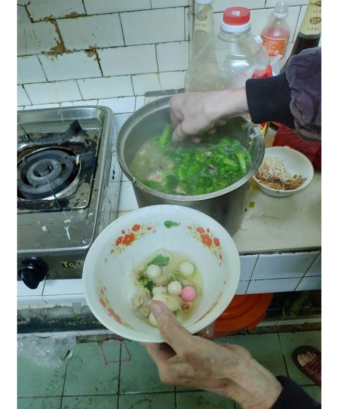 ▲網友上傳照片表示「全台湯圓都比不上阿嬤煮的客家湯圓」。(圖 / 翻攝自爆廢公社)