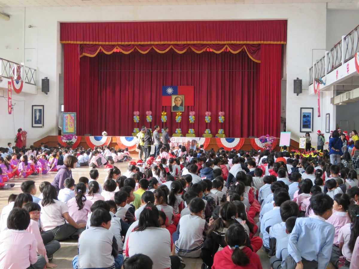 ▲台、非學生讓愛飛翔的交流，現場感受溫馨。（圖/記者 鍾 聲 攝，2018.12.21）