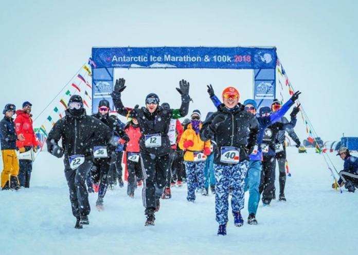 一年一度的南極馬拉松賽事氣氛熱烈。（圖／翻攝網路）