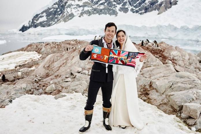 ▲Janet（左）與老公George於2015年在南極舉行浪漫婚禮（圖／Janet臉書）