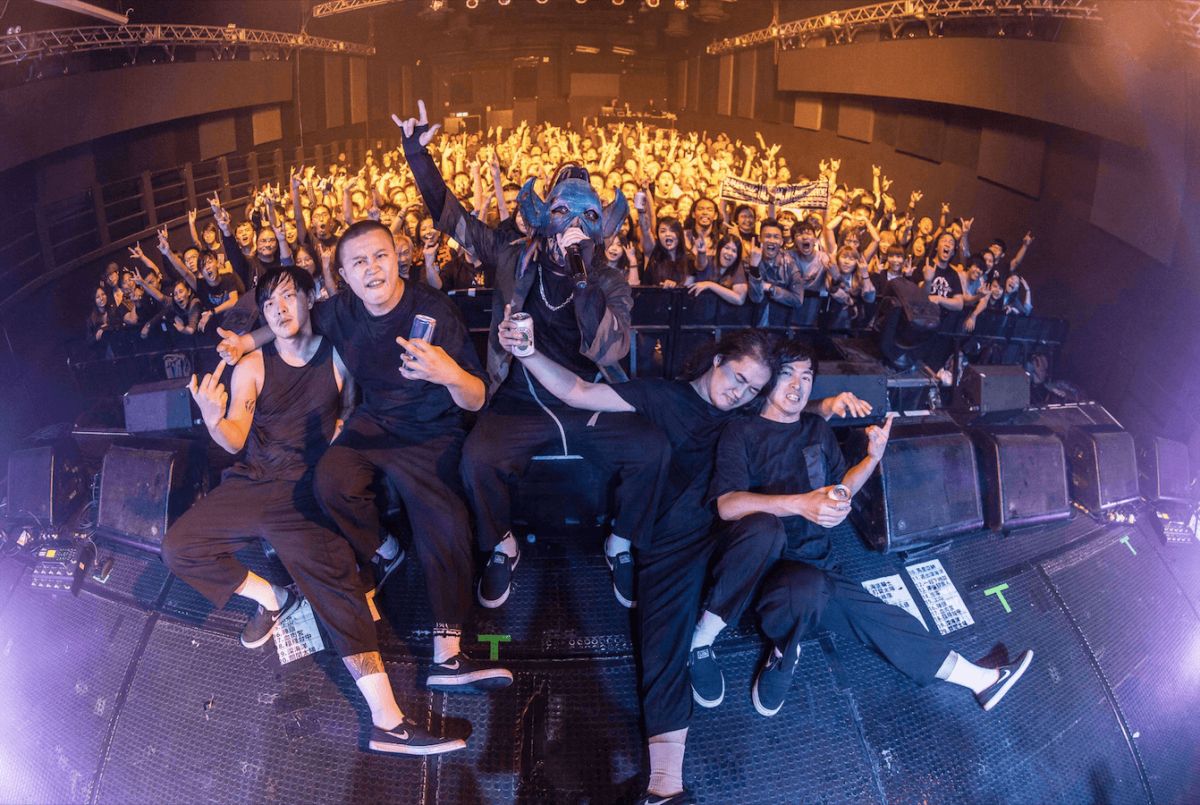 ▲血肉果汁機在台中的演唱會，請來因車禍而暫時休養的Beyond Cure樂團主唱蝙蝠擔任嘉賓。（圖／血肉果汁機提供）