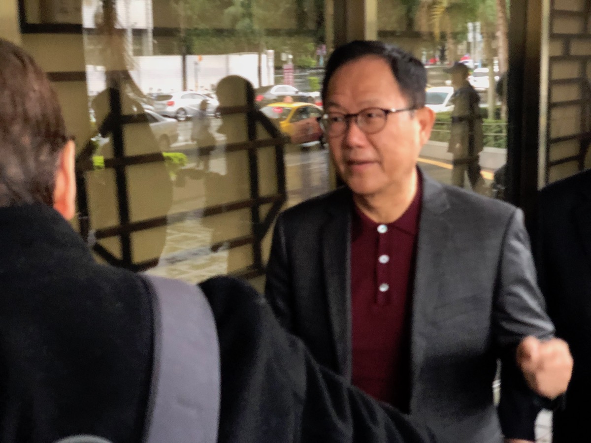 ▲台北市長選舉無效訴訟24日首度開庭，國民黨台北市長候選人丁守中在律師陪同下出庭。（圖／記者葉滕騏攝,2018.12.24）