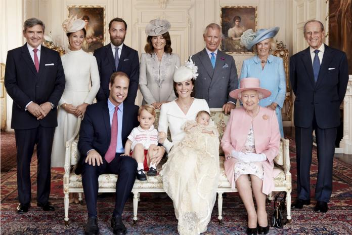英國皇室交換禮物大揭密　哈利王子送女王惡趣味浴帽

