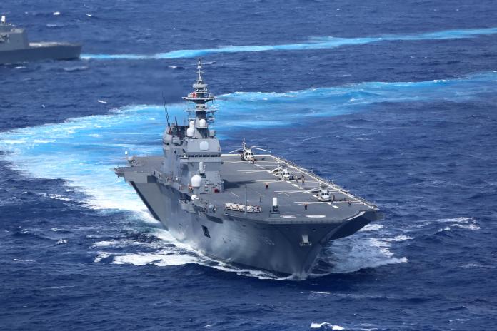 ▲海上自衛隊的出雲號直升機護衛艦，在2018防衛大綱中計畫加以改裝，將飛行甲板修改為長方形以利F-35B戰機進駐。