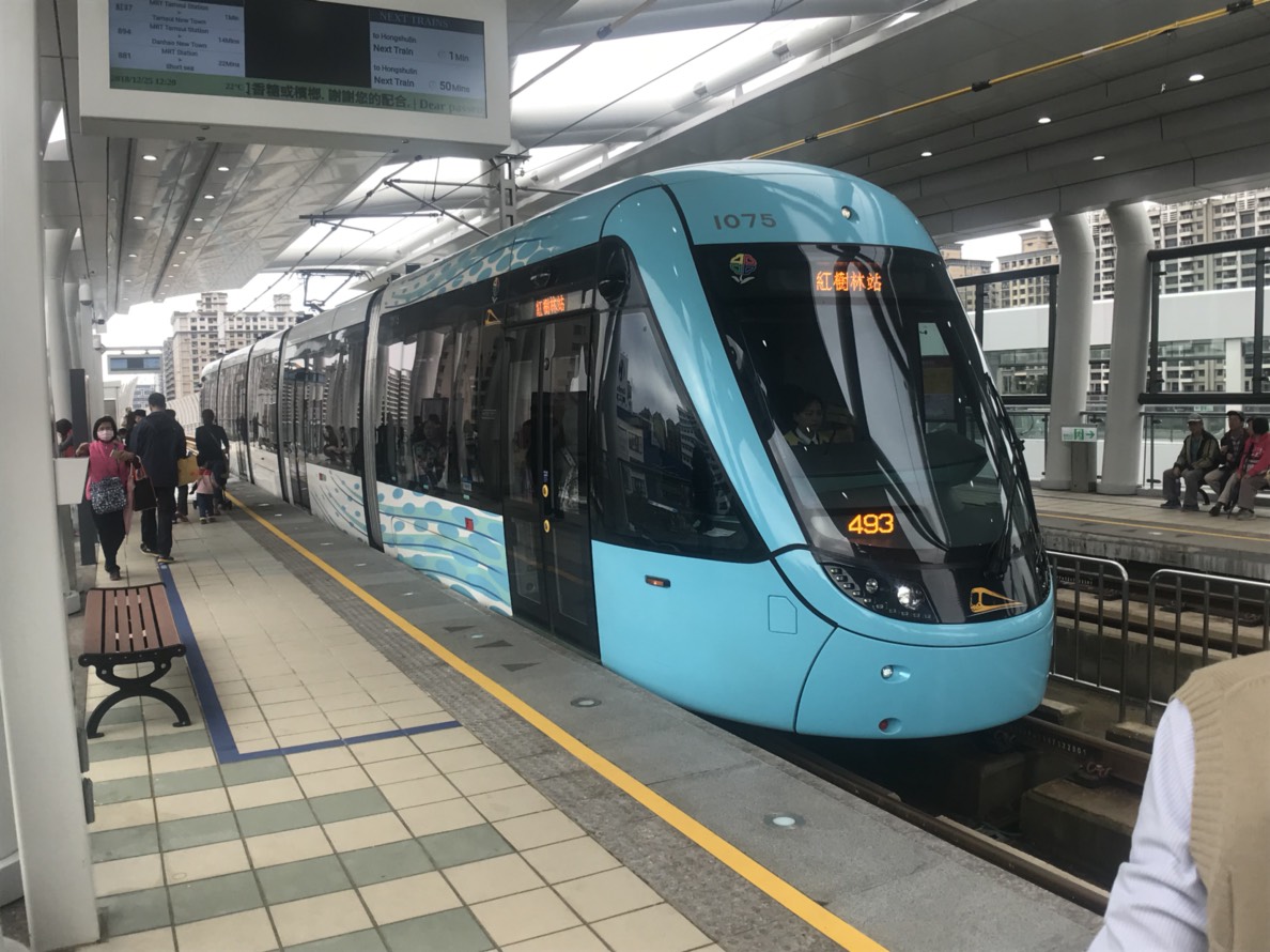 ▲新北市三環三線「淡海輕軌」綠山線正式通車在即，逐漸炒熱房市交易。(圖/信義房屋提供)