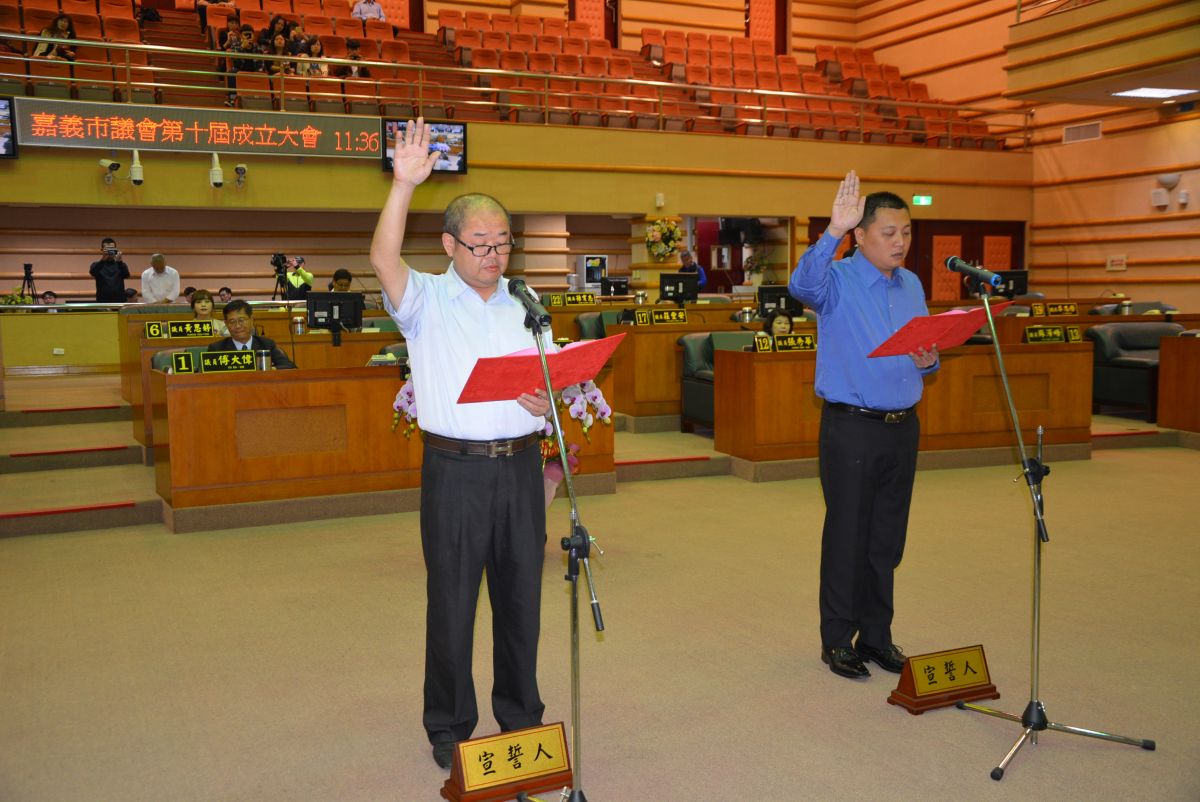 ▲正、副議長莊豐安、蘇澤峰宣誓就職。（圖／記者郭政隆攝影2018.12.25）