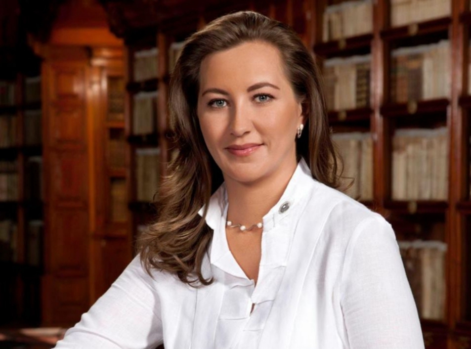 墨西哥上任僅10天的美女州長及參議員夫婿，在當地時間24日死於直升機空難事故。（圖／翻攝網路）