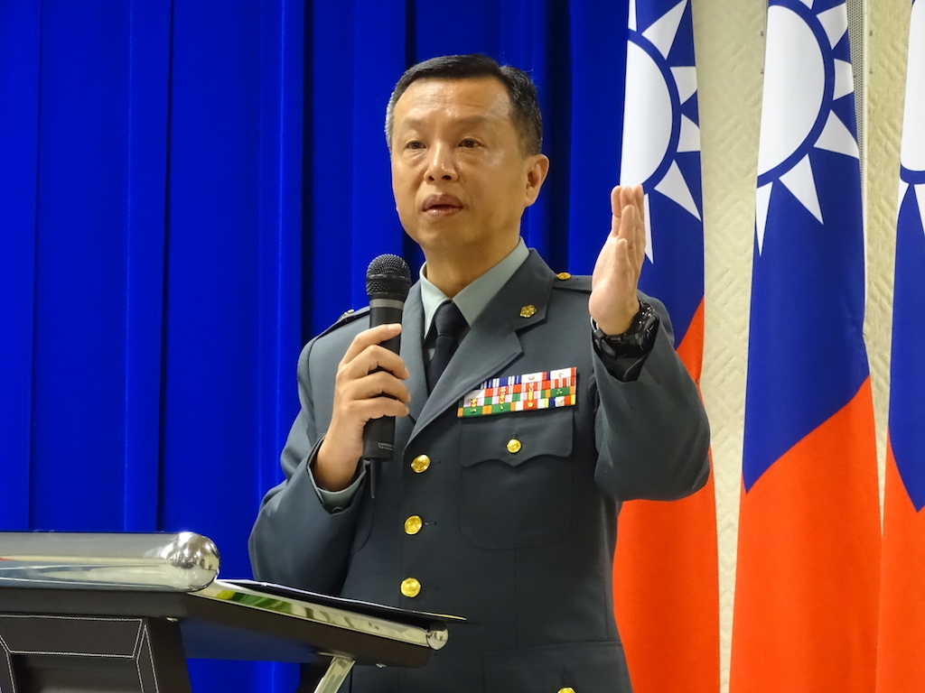 ▲針對媒體報導，國防部發言人陳中吉27日表示，潛艦國造絕對不是慶富案翻版，兩者不能相提並論。（圖／記者呂炯昌攝, 2018.12.27）