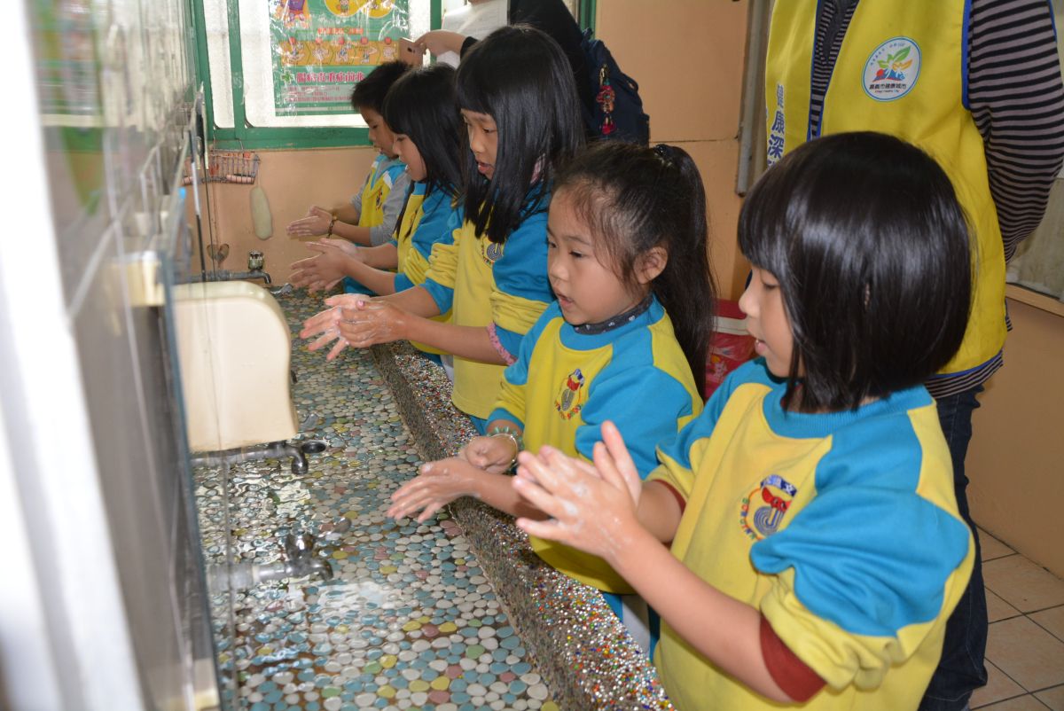 ▲衛生所邀請幼兒園小朋友示範正確洗手方法。（圖／記者郭政隆攝影2018.12.27）