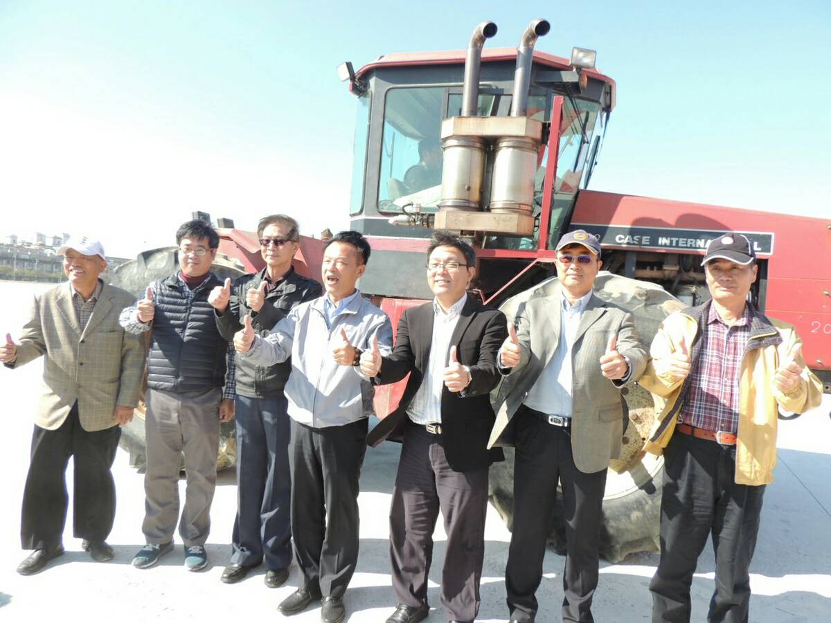 ▲嘉義縣全國首創的為農耕機具加裝濾煙器讓煙塵減量。（圖／記者 任禮清 攝 , 2018.12.27）