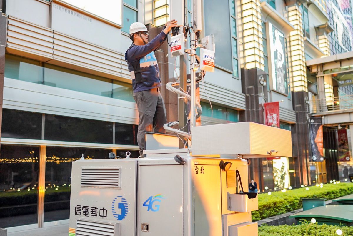 ▲中華電信台北地區民眾反應上午手機網路訊號不穩，中華電信說明，為了支援災區民眾通訊需求，將部分北部區域的訊務疏轉到中南部系統上，疏轉過程，短暫手機聯網訊號不穩情況，轉換後，客戶通訊服務已一切正常。（圖／廠商提供）