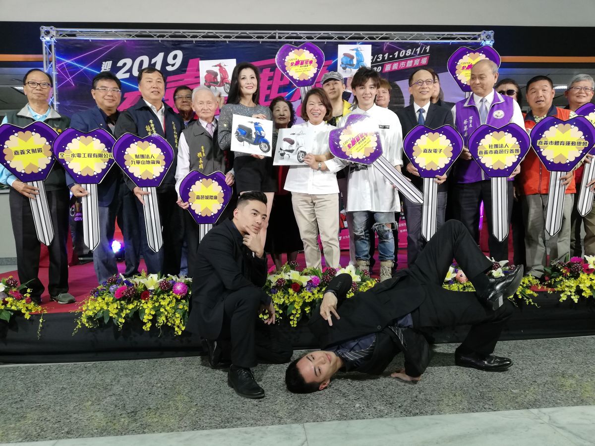 ▲黃敏惠再接任巿長的第一次跨年，號召大家一起來參加拚經濟。（圖/記者邱嘉琪攝，2018.12.28）