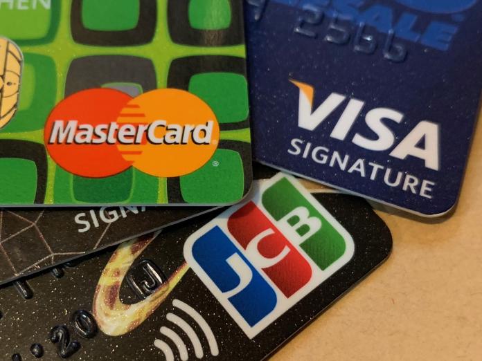 保費負擔大　善用信用卡年繳變月繳　還有最高3%現金回饋
