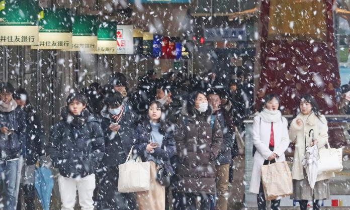 日本遭遇入冬以來最強寒流，多地降下大雪。（圖／美聯社／達志影像）