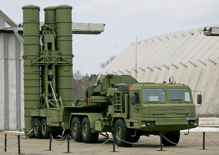 俄羅斯出產的S-400防空飛彈，廣為採購非美系飛彈的國家所喜愛，號稱姓為更為強大的俄版愛國者飛彈。（圖／俄羅斯國防部）