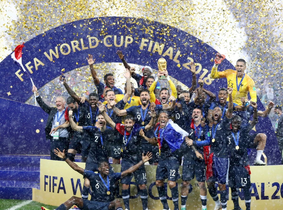 ▲熱血沸騰的2022 FIFA卡達世界盃足球賽就要開戰，愛爾達電視首次與新光影城獨家跨界合作，全台從北到南共有5間新光影城可以享受大銀幕連線直播精彩賽事。影廳不只提供餐飲服務，還有經典飲品無限暢飲。圖為2018世足冠軍法國隊。（圖／美聯社／達志影像）