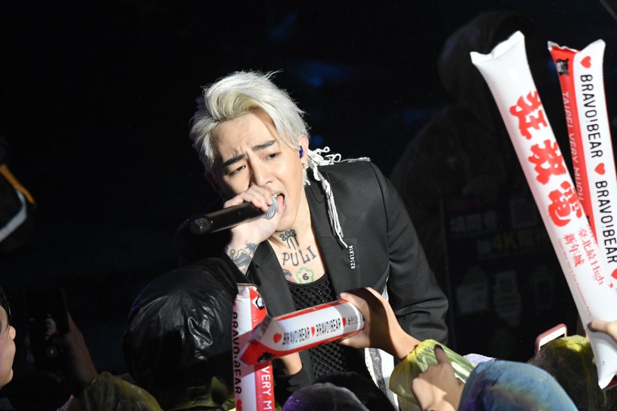 ▲謝和弦在北市跨年晚會上高喊「我是台灣人」，卻疑似畫面遭卡。（圖／記者陳明安攝，2018.12.31）