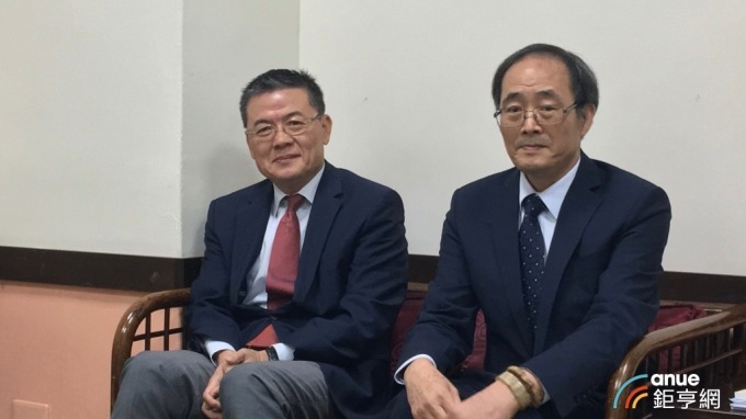 ▲ 左起為榮化總經理劉文龍、董事長洪再興。(鉅亨網資料照)
