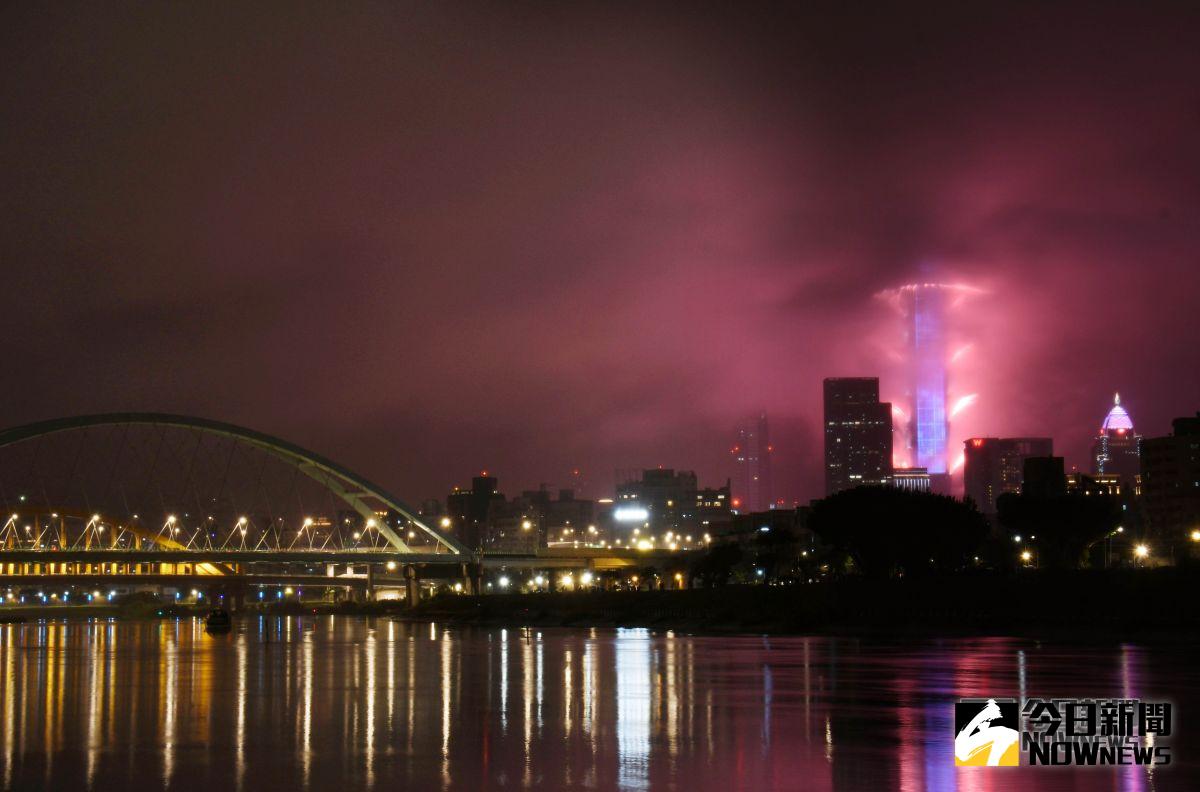 2019台北101跨年煙火秀。（圖／記者林調遜攝，2019.01.01）