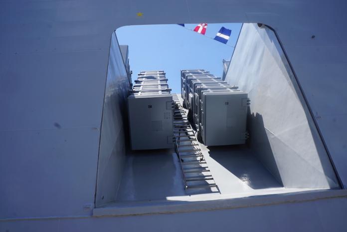 ▲沱江艦在2018年7月完成雄三實彈射擊，並精準命中靶艦，海軍因此在彈艙上漆上黃星功標。（圖／記者呂炯昌攝）