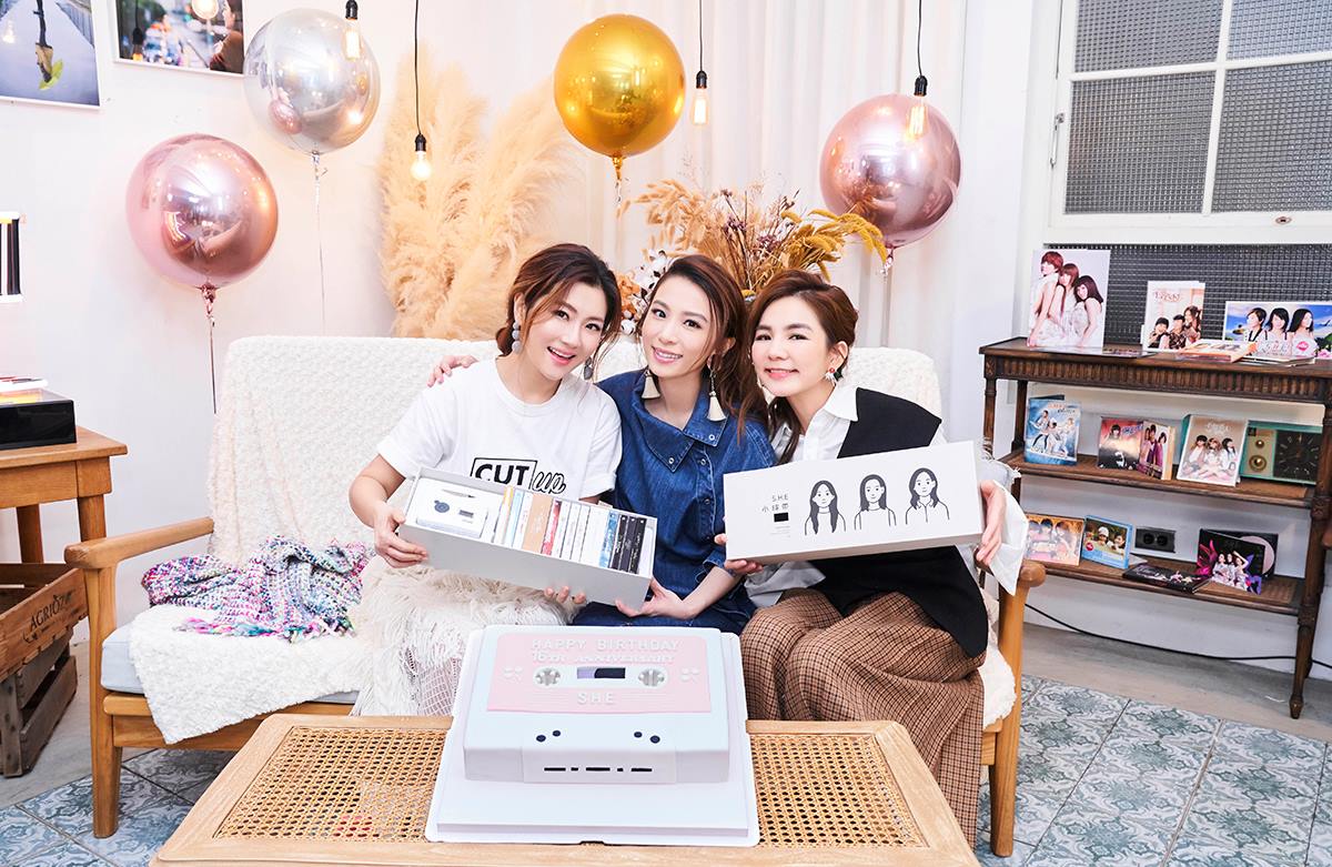  ▲S.H.E與華研談判4個月破局。（圖／翻攝臉書）